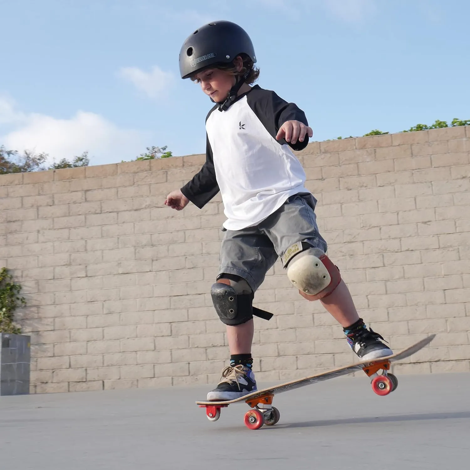 Skater Trainer Wheel. WHEELE-PRO from Kubaco. Learn Balance and Build Confidence. First Training Wheel for Skateboarding.