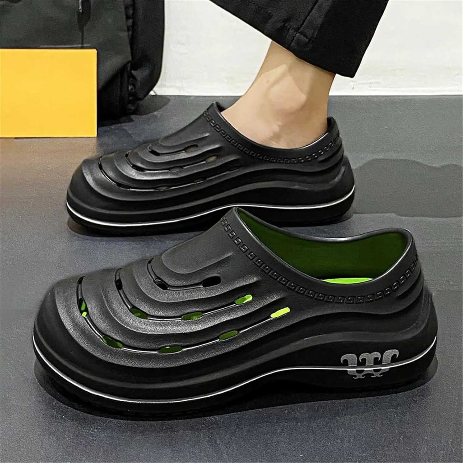 Womens Armadillo Clogs Unisex Healthy Non-Slip Oil Resistant Chef Shoes Arch Support Waterproof Comfort Garden Shoes Breathable Closed Toe Sandals
