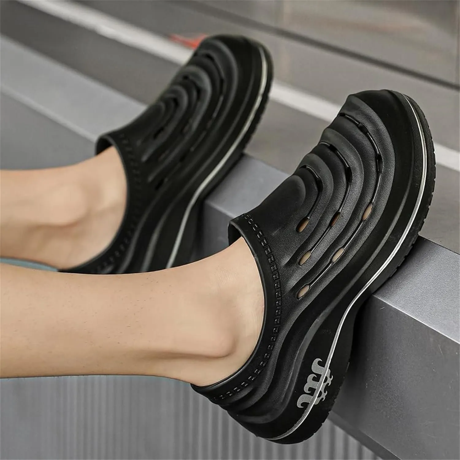 Womens Armadillo Clogs Unisex Healthy Non-Slip Oil Resistant Chef Shoes Arch Support Waterproof Comfort Garden Shoes Breathable Closed Toe Sandals